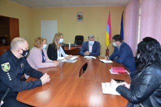 УЧНІ 1-4 КЛАСІВ З ПОНЕДІЛКА ЙДУТЬ ДО ШКОЛИ