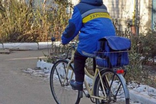 Примусового переведення виплат пенсій на картки з 1 вересня не буде: Укрпошта продовжить доставляти пенсії та соцвиплати