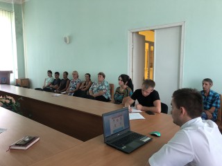 У селищній раді за круглим столом обговорили питання захисту прав та інтересів дітей-сиріт та дітей, позбавлених батьківського піклування