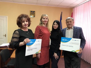 Борівська громада отримала грошові сертифікати від ГК «Нафтогаз» на реалізацію проєктів у Піско-Радьківській школі