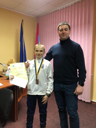 У Борівській селищній раді привітали юного спортсмена – таеквондиста з успішною участю у Всеукраїнських змаганнях