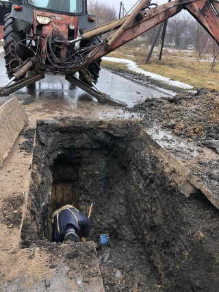 Комунальники ліквідували аварію на водогоні по вулиці Світлій