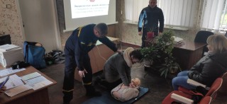 Представники навчально-методичного центру цивільного захисту та безпеки життєдіяльності Івано-Франківської області провели навчання для жителів Борової