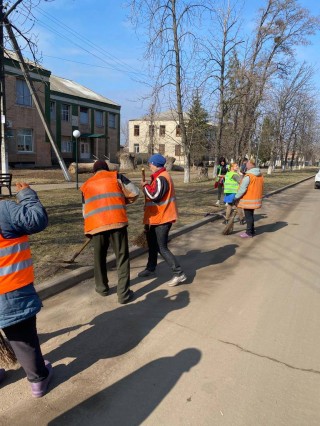 Комунальники наводять лад на вулицях Борової