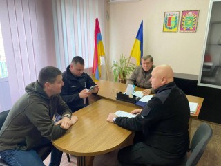 Начальник Борівської селищної військової адміністрації Олександр Тертишний провів нараду з правоохоронцями