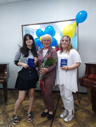 У Борівській школі мистецтв сьогодні вітали випускників класу живопису