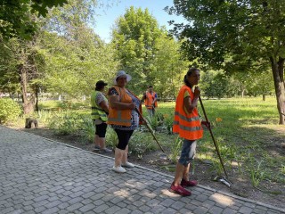 Продовжуються щоденні роботи з благоустрою в смт Борова
