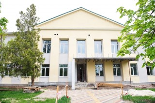Будівлю амбулаторії та ЦНАПу продовжують ремонтувати у Старому Салтові