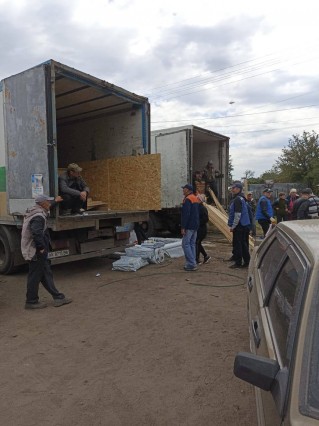 Гуманітарна місія "Проліска" допомагає жителям громади відновлювати пошкоджене росіянами житло