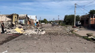 російські окупанти вдарили авіабомбами по центру Борової