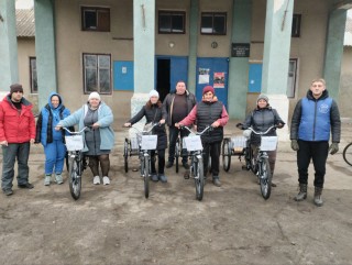 Борівська громада отримала 8 електровелосипедів