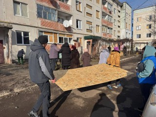 У Боровій тривають роботи з ліквідації наслідків ворожого обстрілу