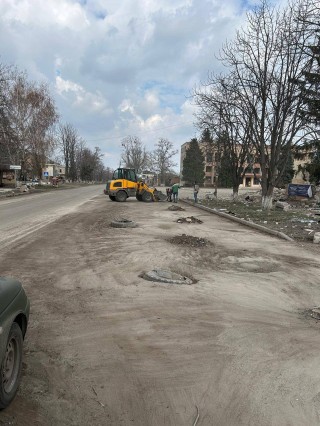 Борівські комунальники ліквідовують наслідки ворожого удару