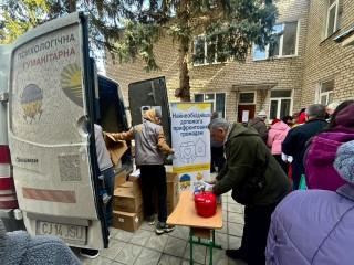 Туристичні газові балони та павербанки - допомога переселенцям з Борівщини від ГО "Звичайні люди"