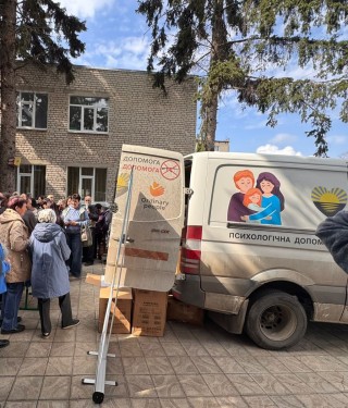 В Ізюмі продовжується видача гуманітарної допомоги ВПО з Борівської громади