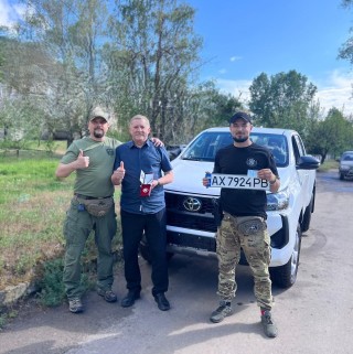 Борівська громада передала автомобіль для потреб ЗСУ