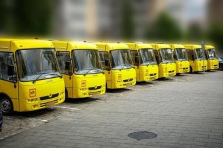 Заклади освіти у восьми громадах області отримали нові шкільні автобуси — Олег Синєгубов
